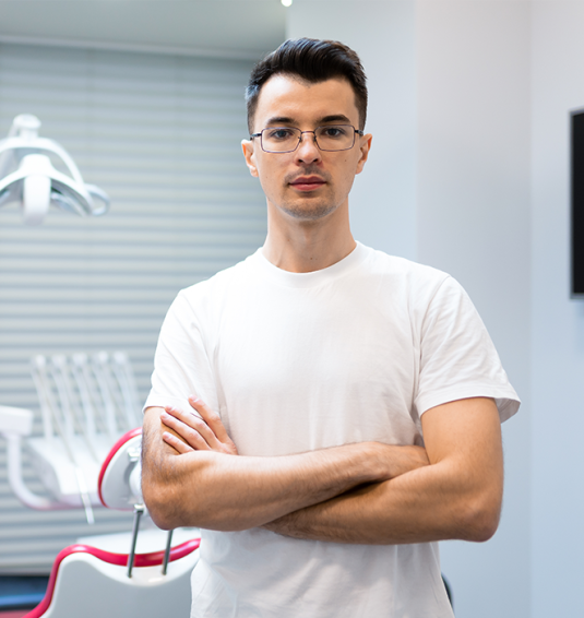 portrait-of-dentist-doctor-in-the-office-2022-01-11-00-29-16-utc